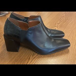 Vionic Linda Women's Heeled Shortie with Arch Support 8.5